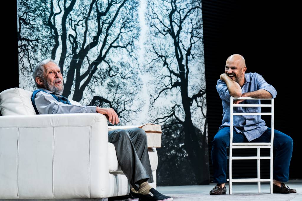 Comédia dramática aborda relação entre um pai com Alzheimer e seu filho