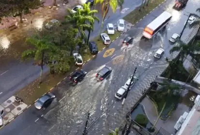 Santos entra em alerta para chuvas após temporal que causou alagamentos