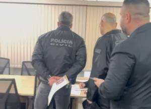 policiais