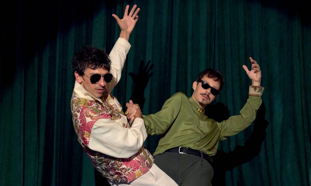 O universo de Raul Seixas e Paulo Coelho pelos atores Ravel Andrade e João Zappa