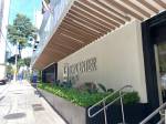Fachada do shopping na rua