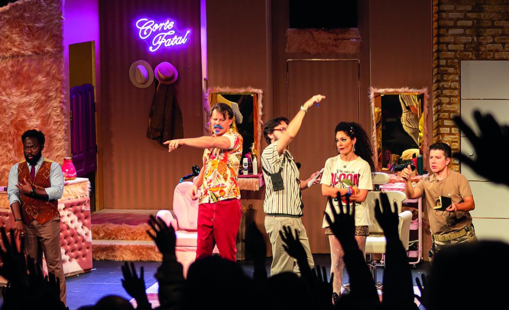 Público decide o fim de “Corte Fatal”, peça policial que chega ao Brasil