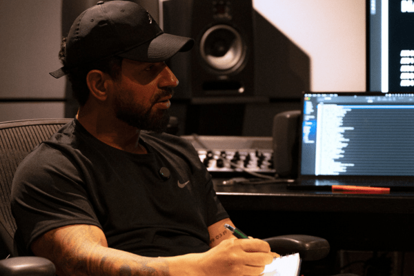 Dennis faz show mais caro da carreira no The Town: “Música é igual moda”