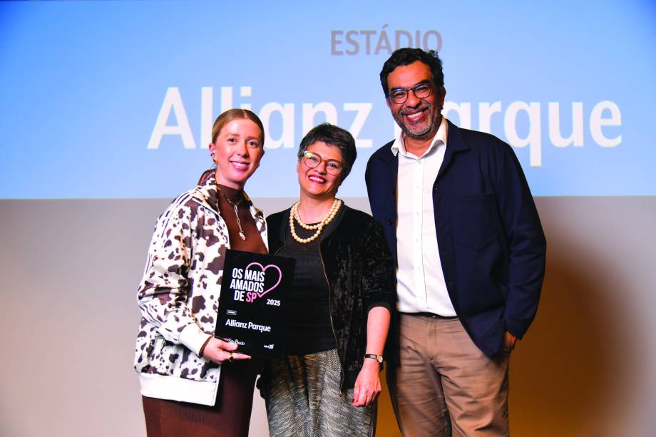 Repórter Vanessa Barone (ao centro), com Thais Serra e Marcelo Frazão, do Allianz Parque, o estádio favorito