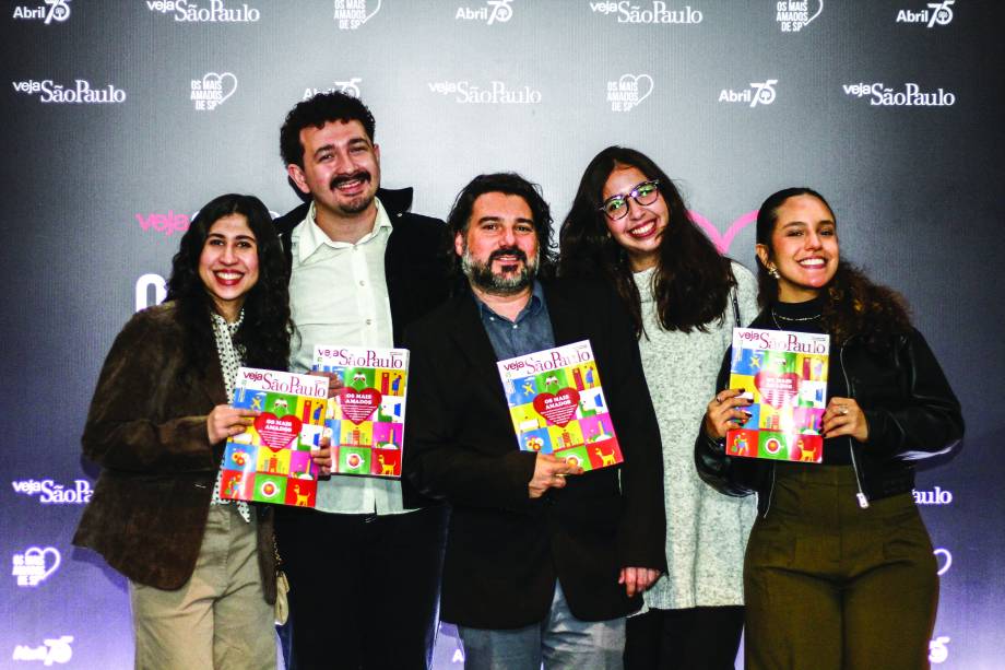 Os repórteres Luana Machado e Mattheus Goto, o editor-sênior Fabio Codeço e as estagiárias da redação Lívia Uchoa e Mirela Costa