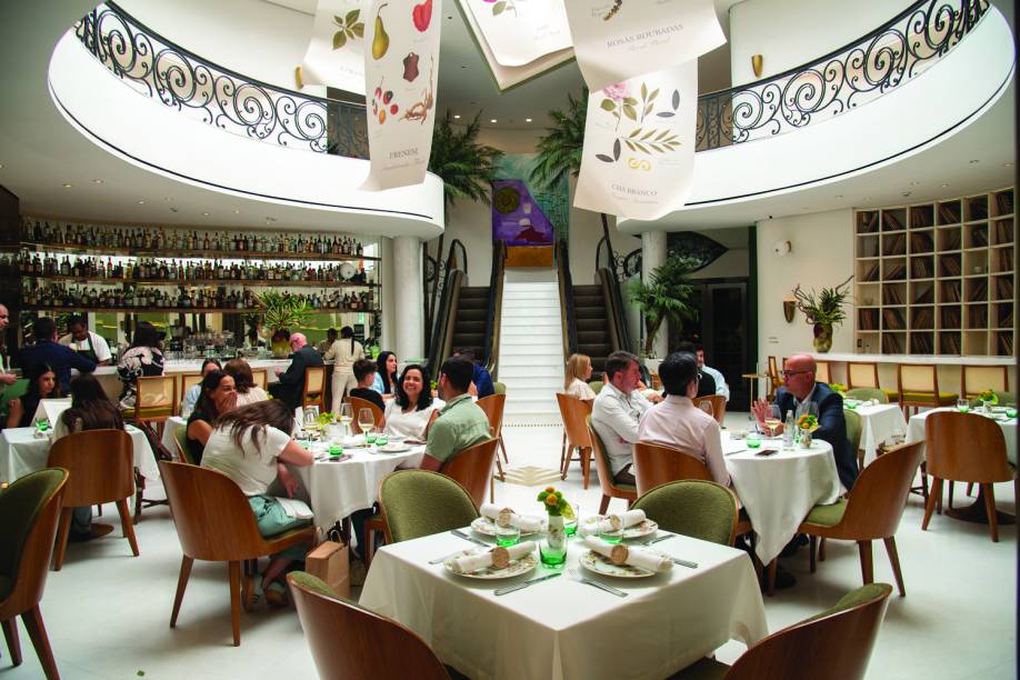 Leila: salão concorrido Leila: salão concorrido