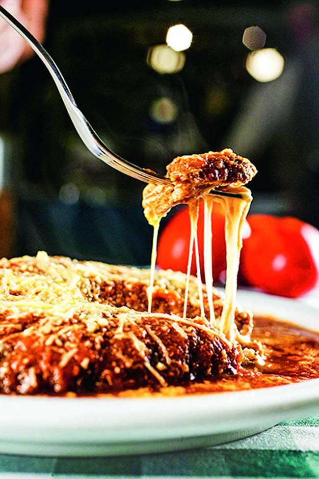 Polpettone – Credito Mario Rodrigues VEJA SP Prato com carne e garfo levantando pedaço