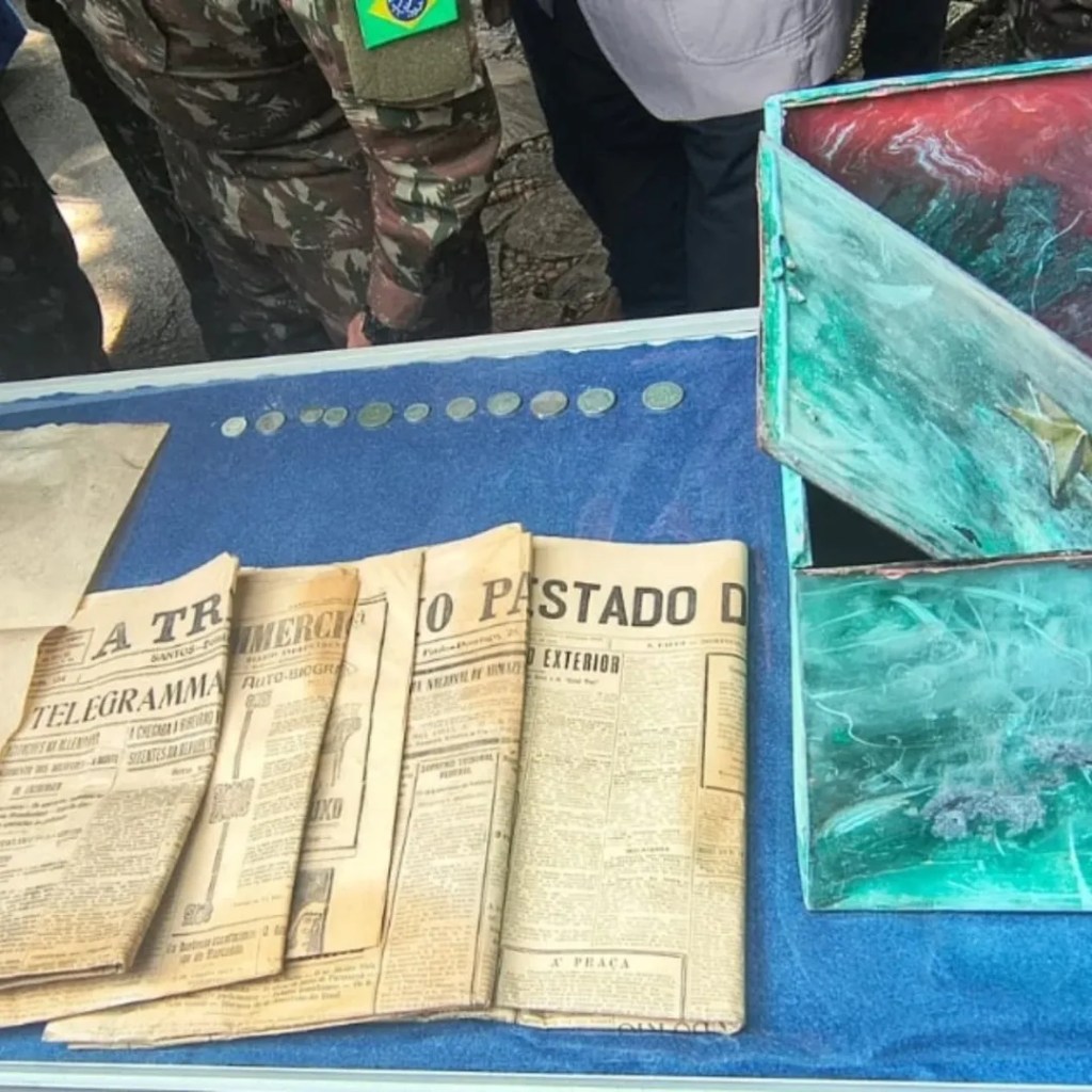 Cápsula do tempo é desenterrada em Osasco após 104 anos; confira o que tinha dentro