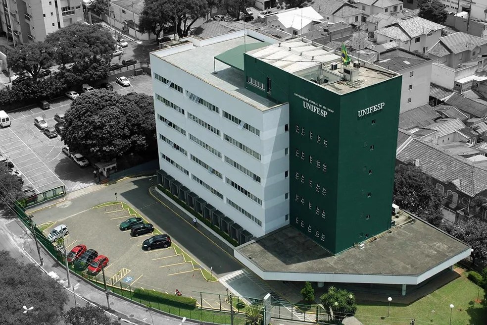 Frase “Vidas pretas matam” é pichada em prédio da Unifesp