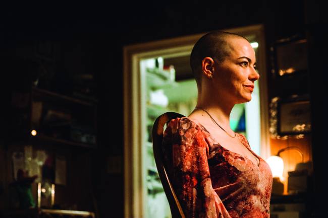 BUGONIA (2025) Jesse Plemons e Emma Stone: dupla sensacional