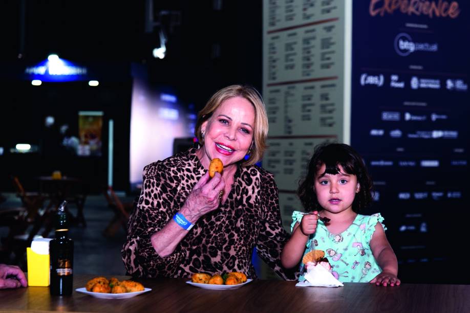 Comer & Beber Experience 2025: Claudete Troiano e a netinha Klau Comer & Beber Experience 2025: Claudete Troiano e a netinha Klau