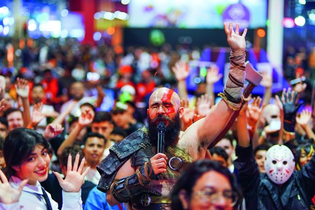Cosplayer de Kratos se emocionando Cosplayer de Kratos se emocionando