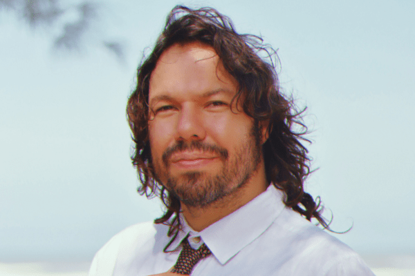 Teago Oliveira sobre novo disco: “Vou morrer fazendo o som que acredito”