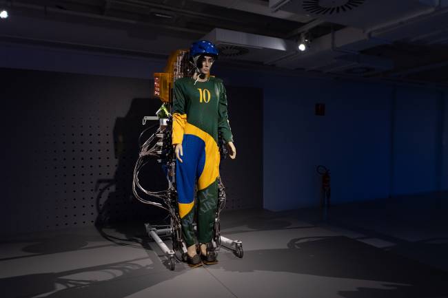 Exoesqueleto miguel nicolelis – Expo O que nos une – foto Lua Morales (15) exoesqueleto-copa-2014-miguel-nicolelis