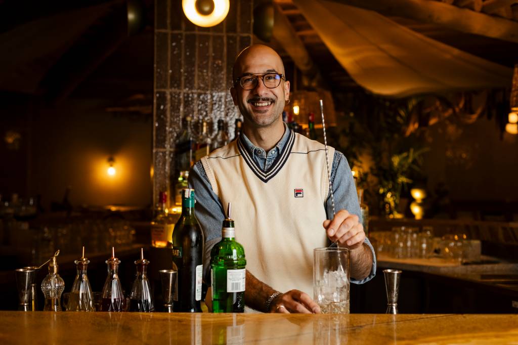 Fabio La Pietra em casa nova, após passar três meses em bar italiano