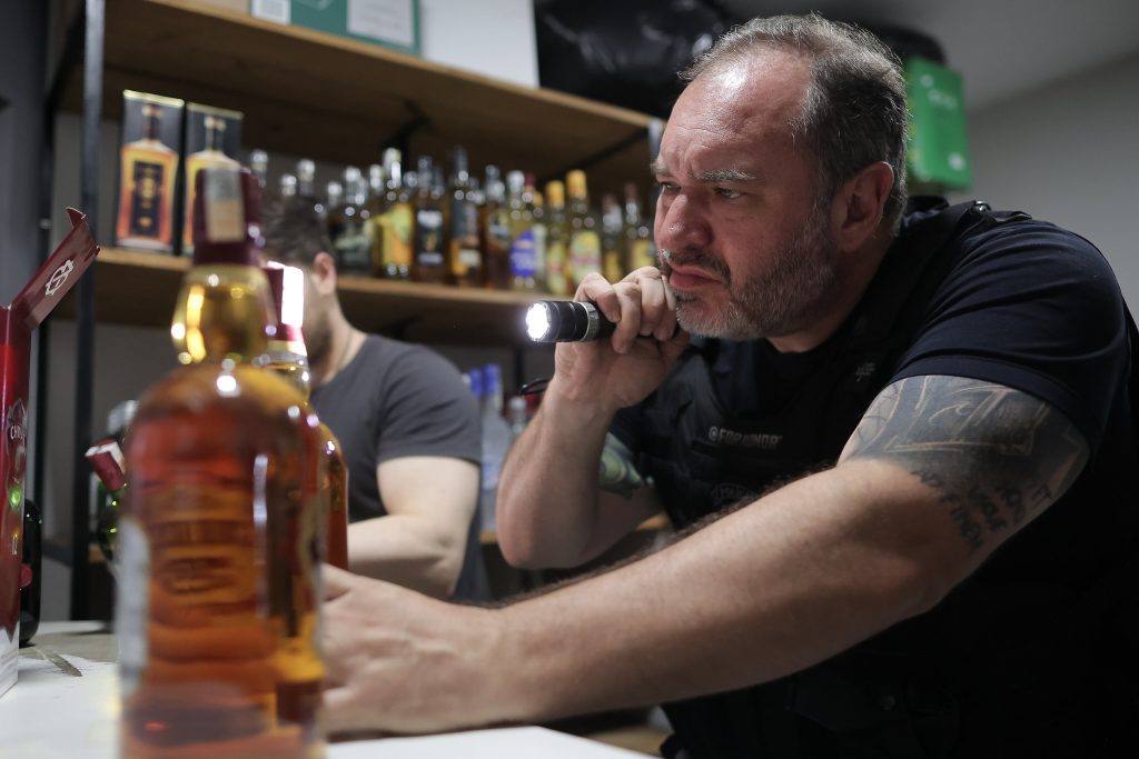 Estado de SP registra 7 mil garrafas de bebidas falsificadas apreendidas