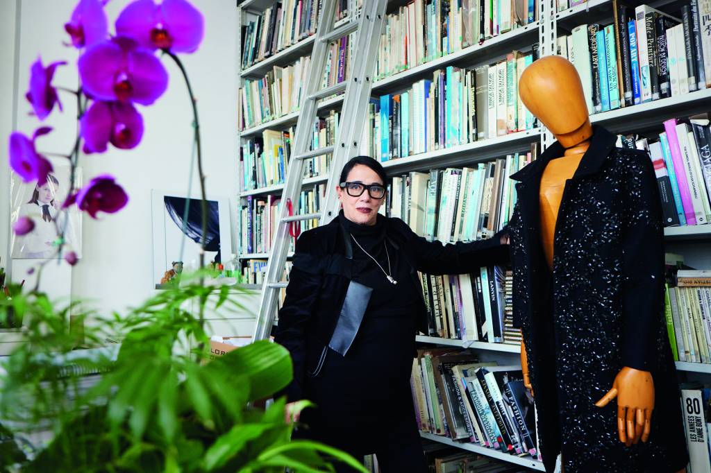 Gloria Coelho, que completa 50 anos de carreira, relembra sua trajetória na moda