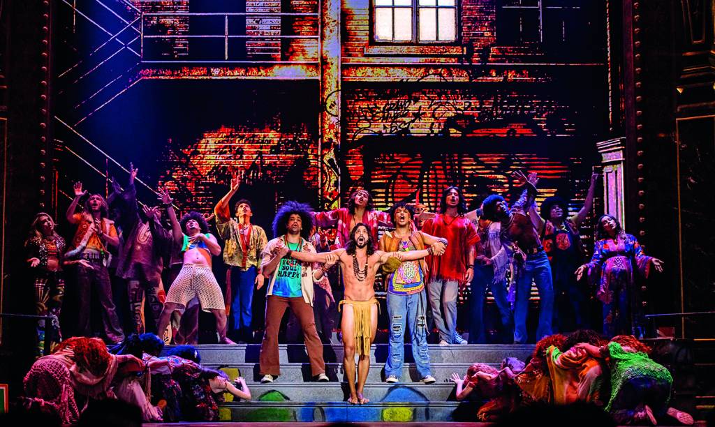 Montagem brasileira de ‘Hair’ exalta a importância da contracultura