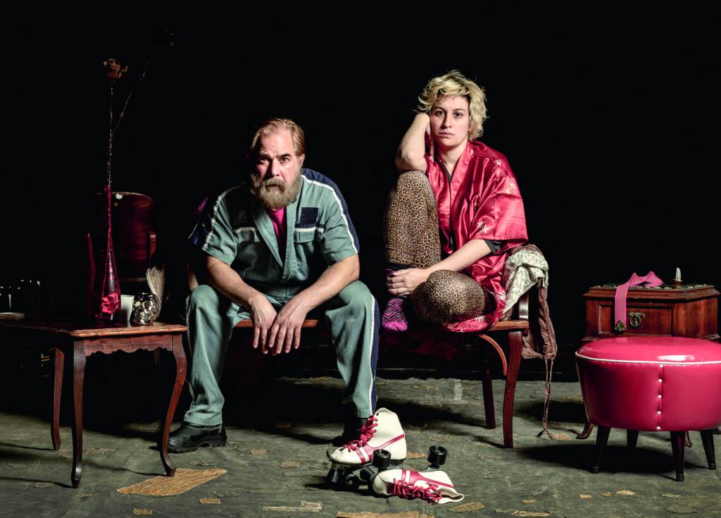 Dois irmão relembram o passado em “Ladeira em Carrinhos de Supermercado”