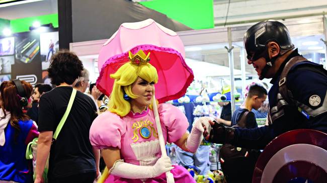 Princesa Peach (Super Mario Bros.) + Capitão América Princesa Peach (Super Mario Bros.) + Capitão América