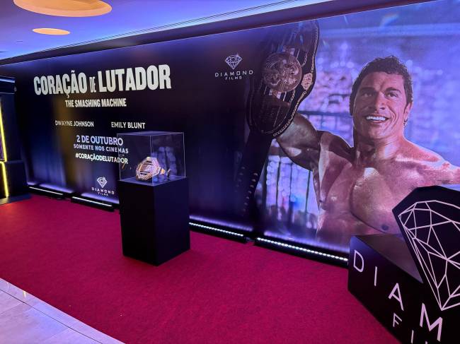 Cinturão oficial do UFC em ativação da pré de 'Coração de Lutador'