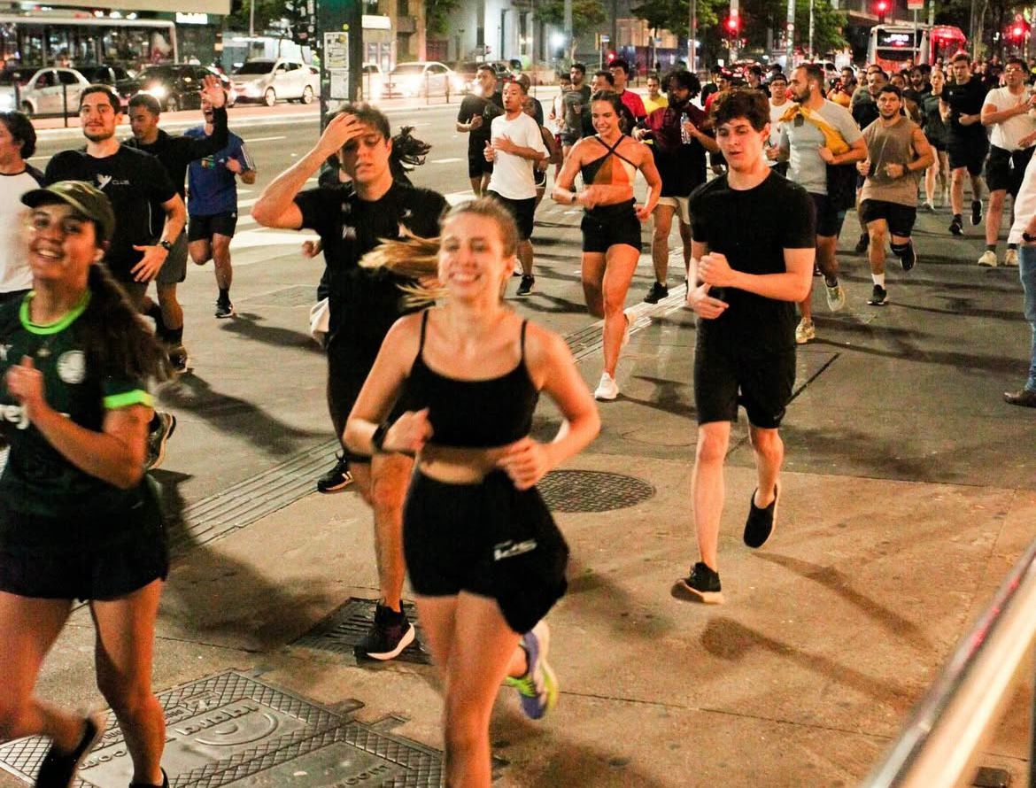 Corredores têm treinos especiais de Halloween em São Paulo