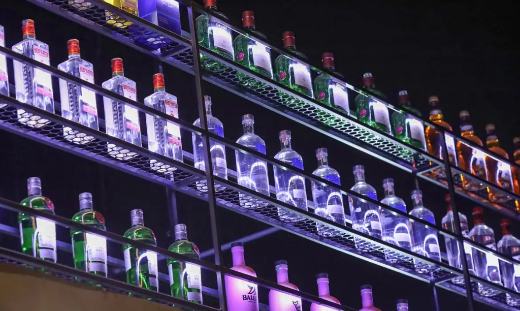 Bebidas com metanol: confira lista de estabelecimentos fechados em SP