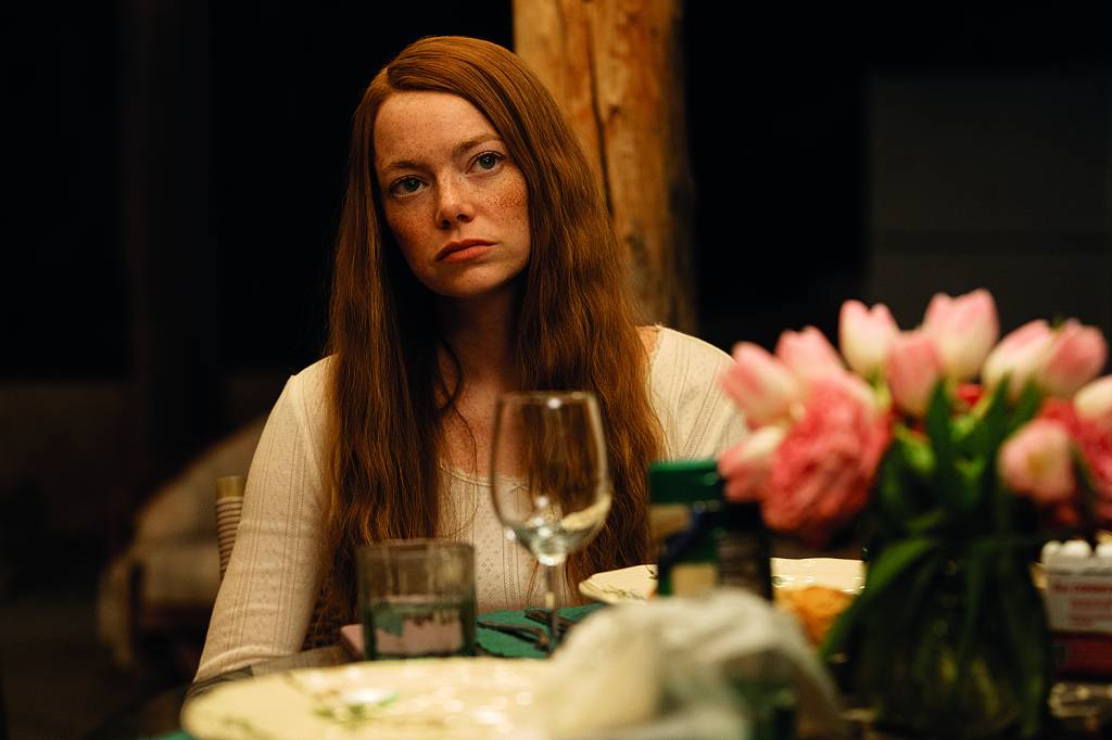 ‘Eddington’ arranha superfície da loucura de Ari Aster e do caos pandêmico