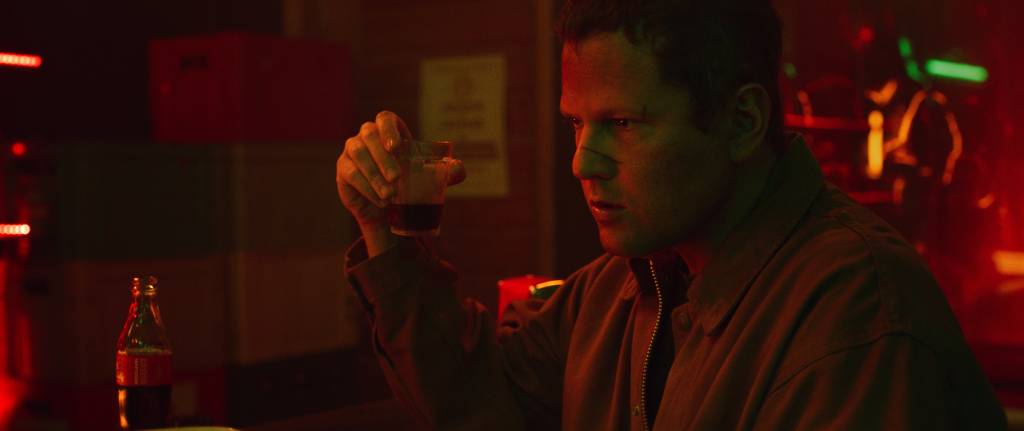 ‘Enterre Seus Mortos’ vai de faroeste a culto satânico com ambições demais