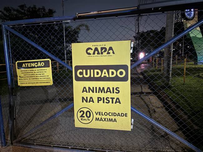 Placa do CAPA na região do Rio Pinheiros