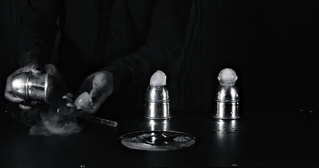 Ilê Sartuzi transforma contratos jurídicos em arte em nova exposição