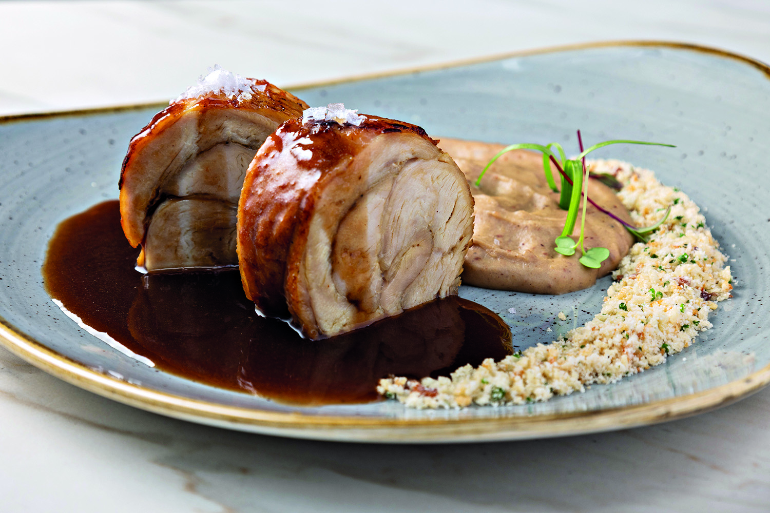 peru no prato com farofa