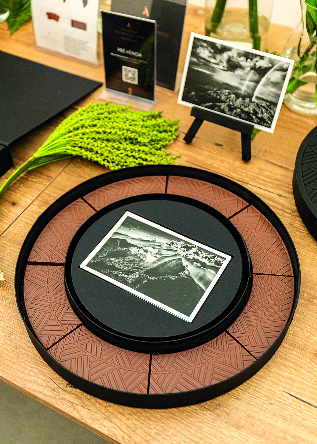 Prato redondo com foto no meio