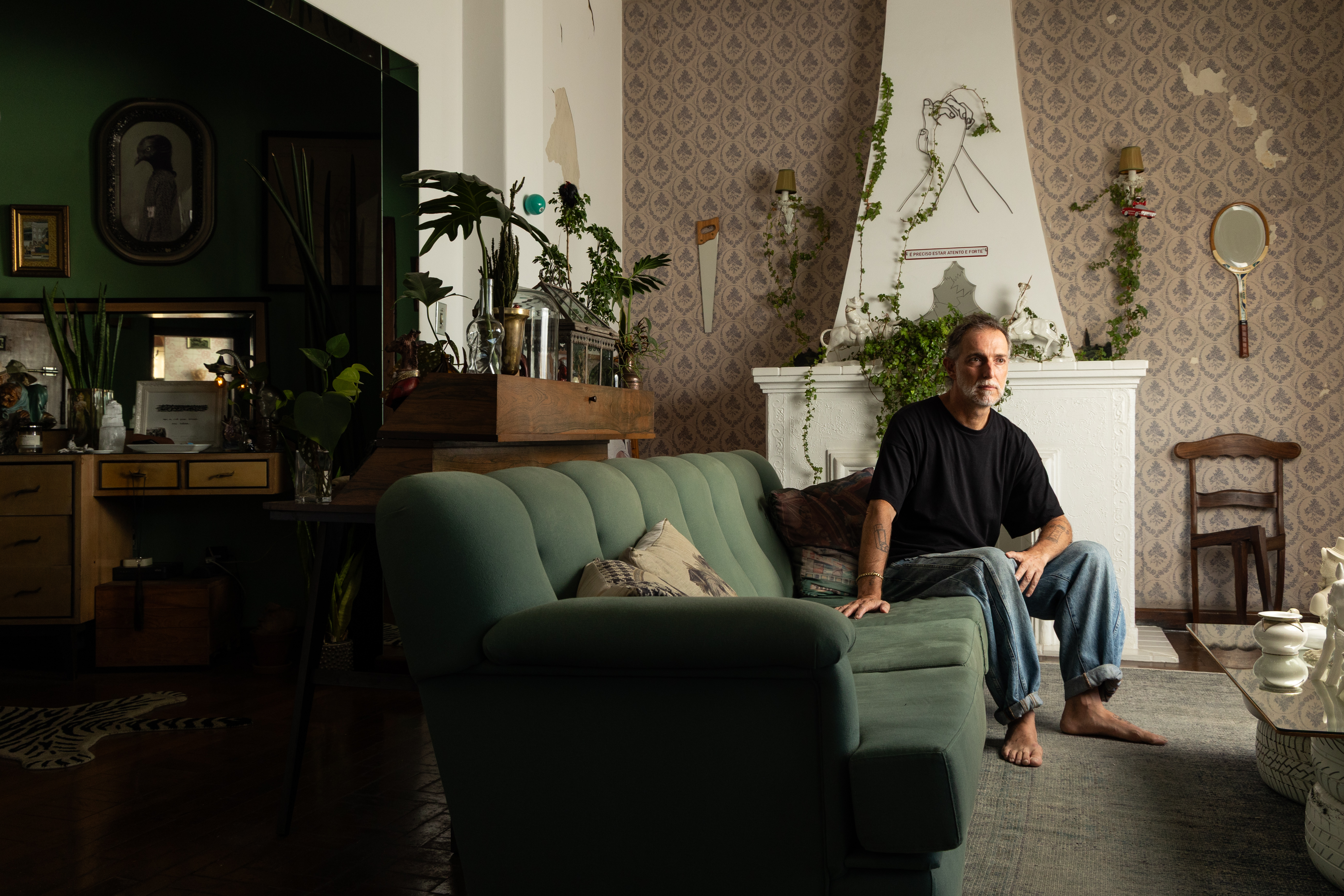 Felipe Morozini em apartamento no centro