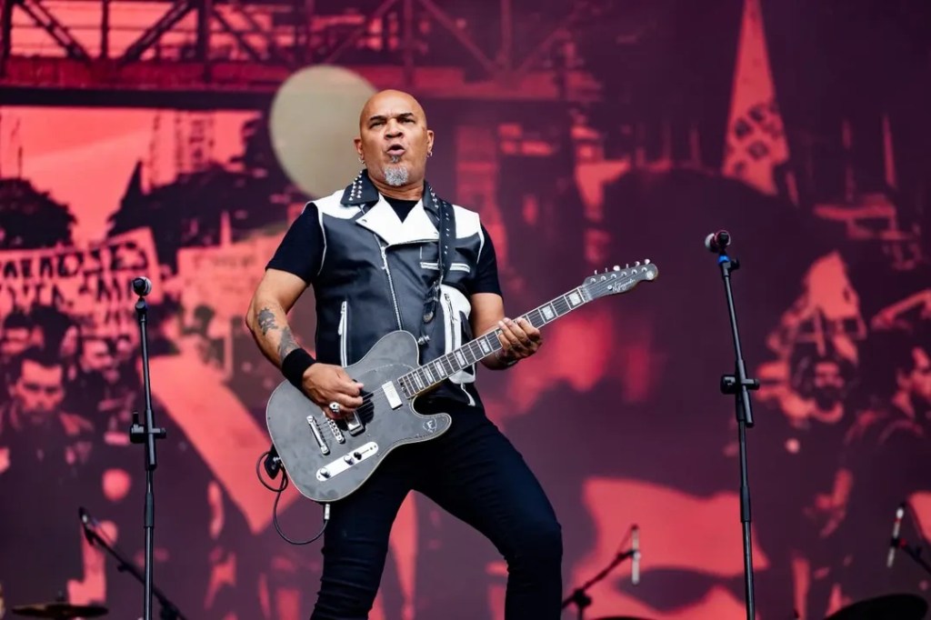 Clemente Nascimento, vocalista da Plebe Rude e Inocentes, passa por cirurgia de emergência no coração