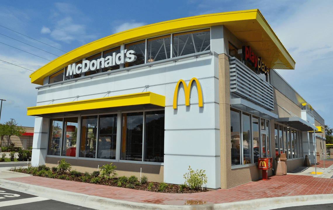 mc-donalds VÍDEO: troca de socos entre funcionários e clientes do Mc Donald’s viraliza