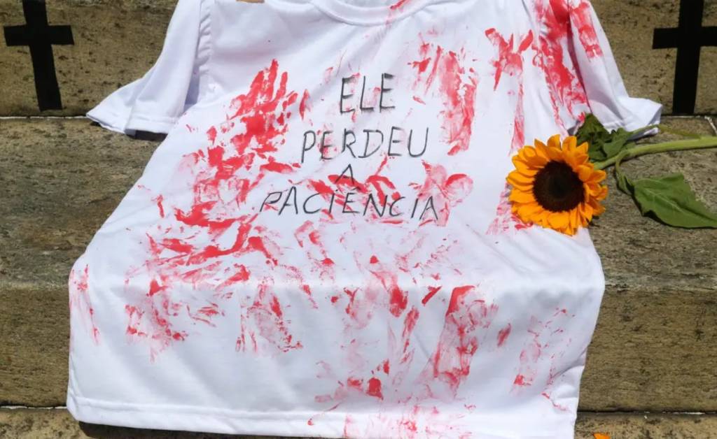 Protesto contra feminicídios reúne manifestantes na Avenida Paulista