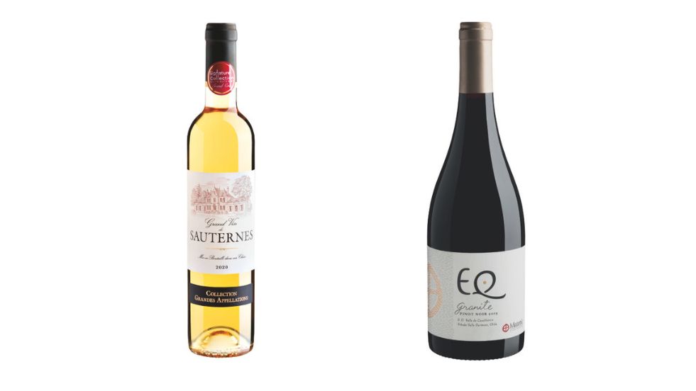 duas garrafas e fundo branco