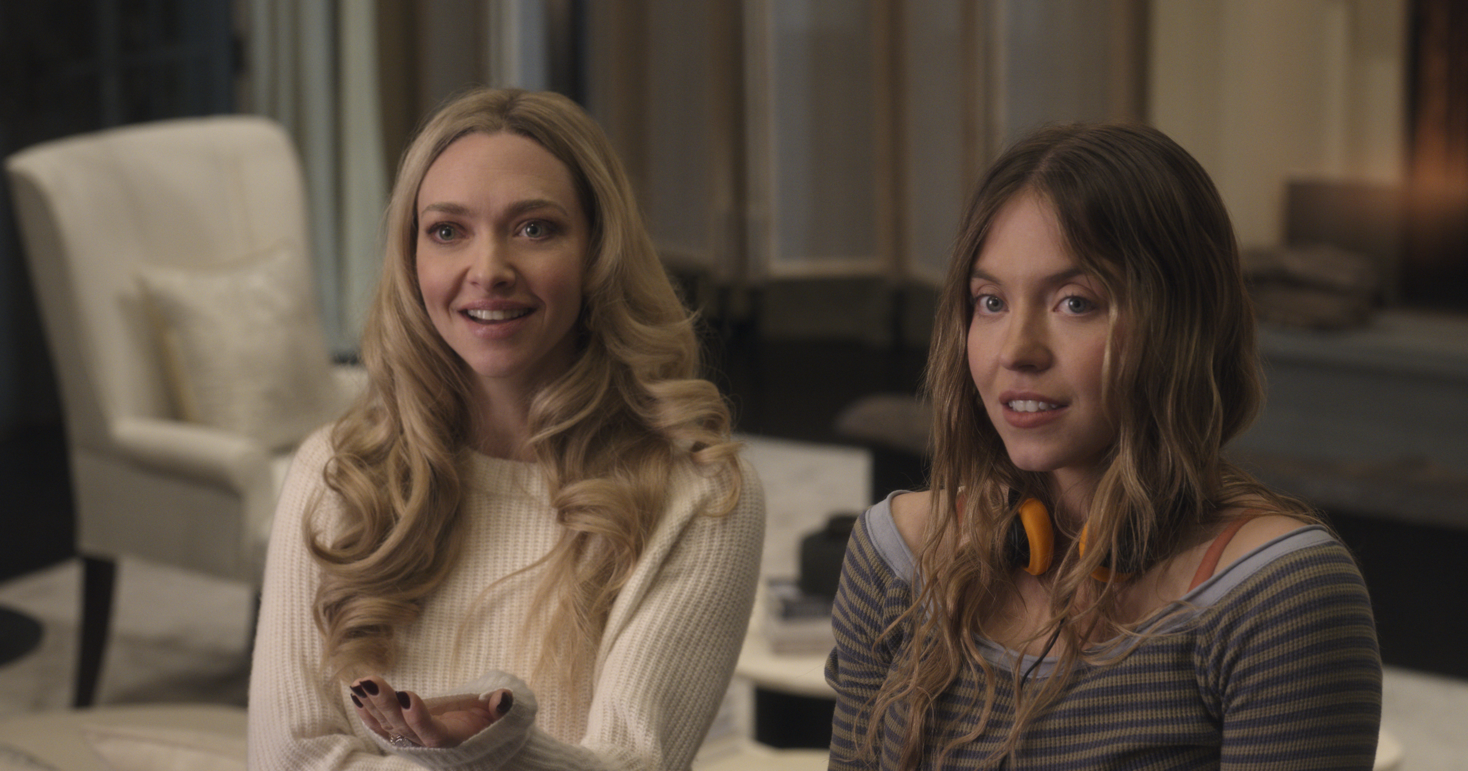Nina (Amanda Seyfried) e Millie (Sydney Sweeney) em ‘A Empregada’