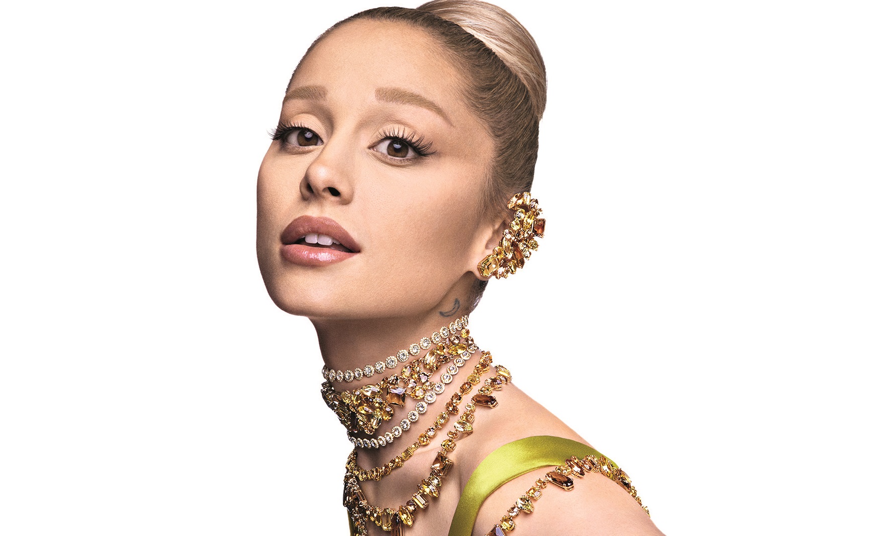 Ariana-Grande-é-Embaixadora-da-Swarovski