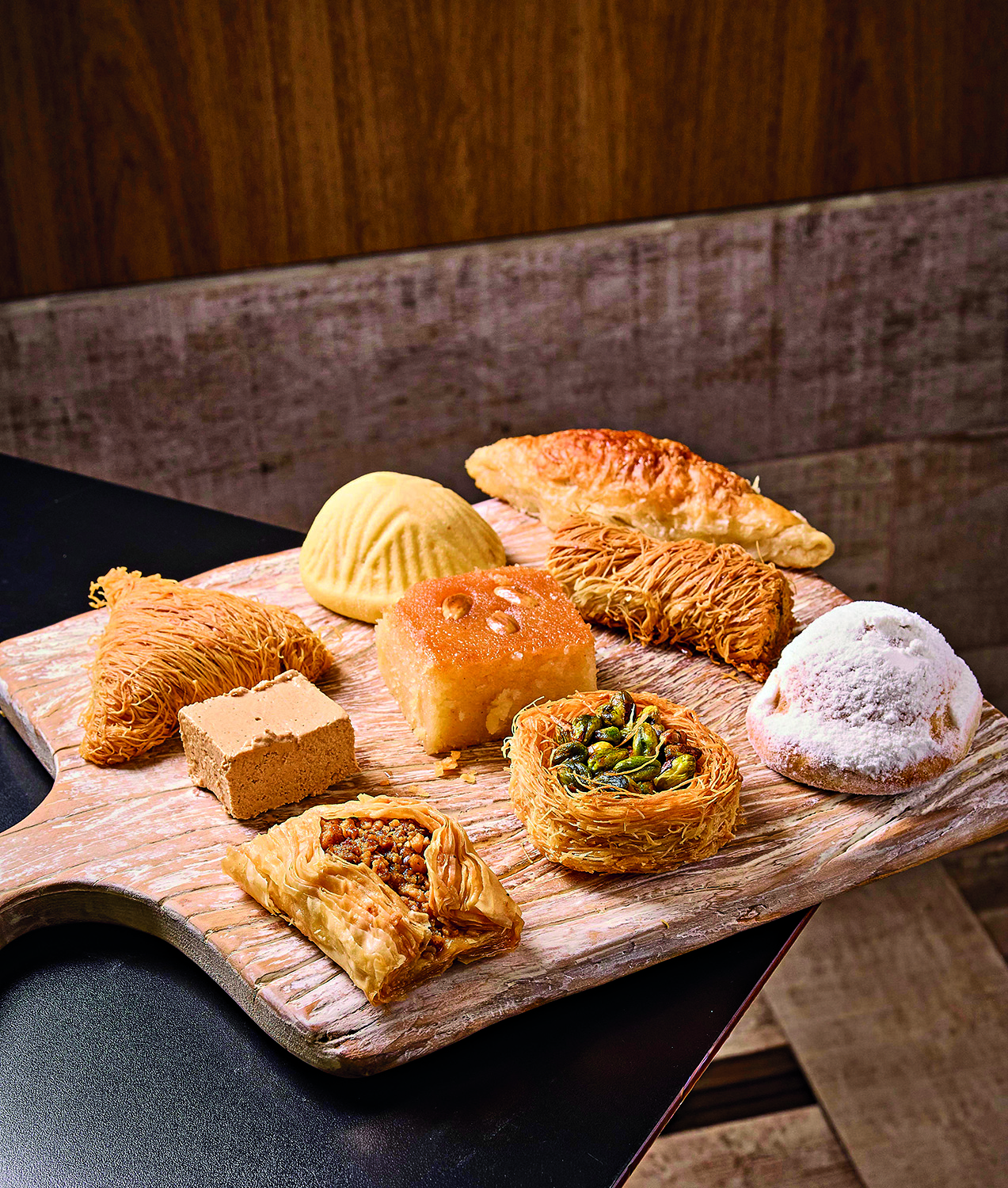 Docinhos em tábua de madeira