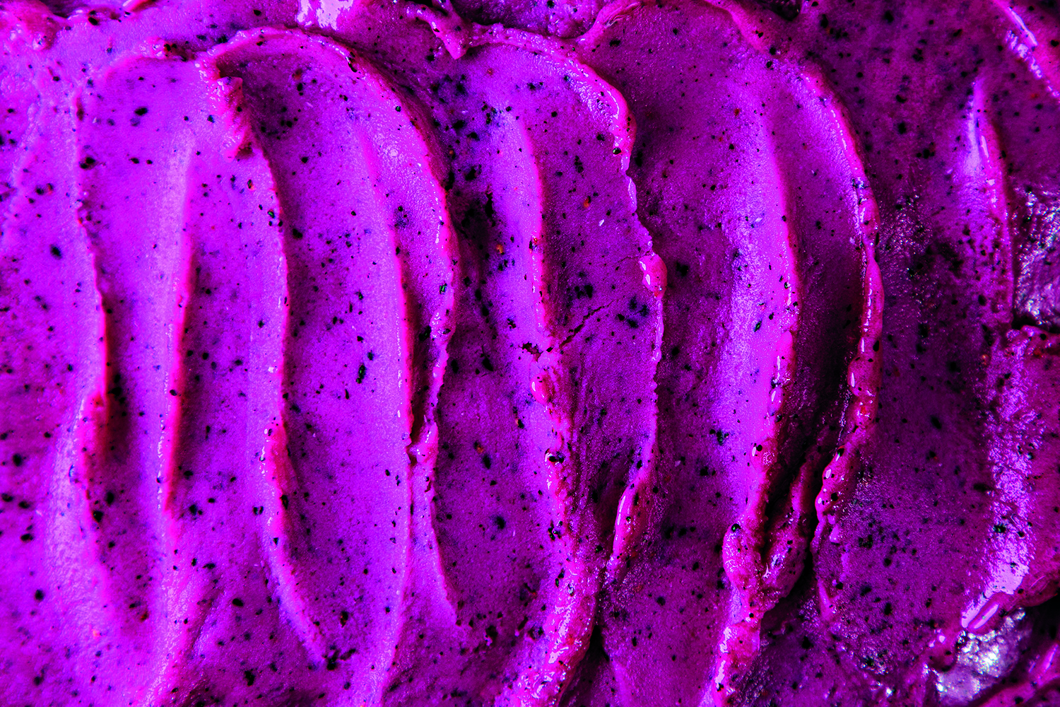 massa de sorvete de cor roxa