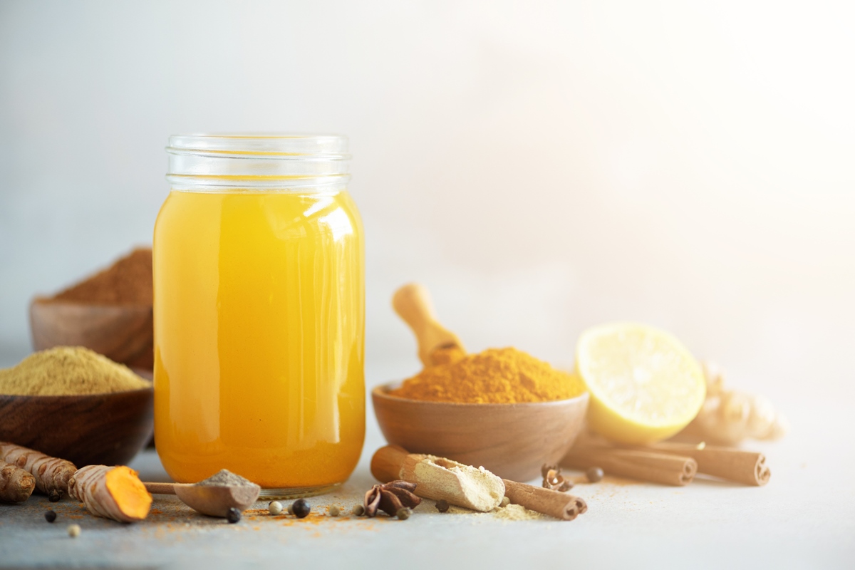 Cúrcuma, eletrólito e arrependimento: o detox pós carnaval