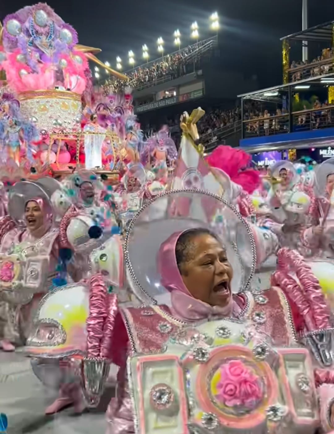 Rosas-de-Ouro-desfila-em-São-Paulo