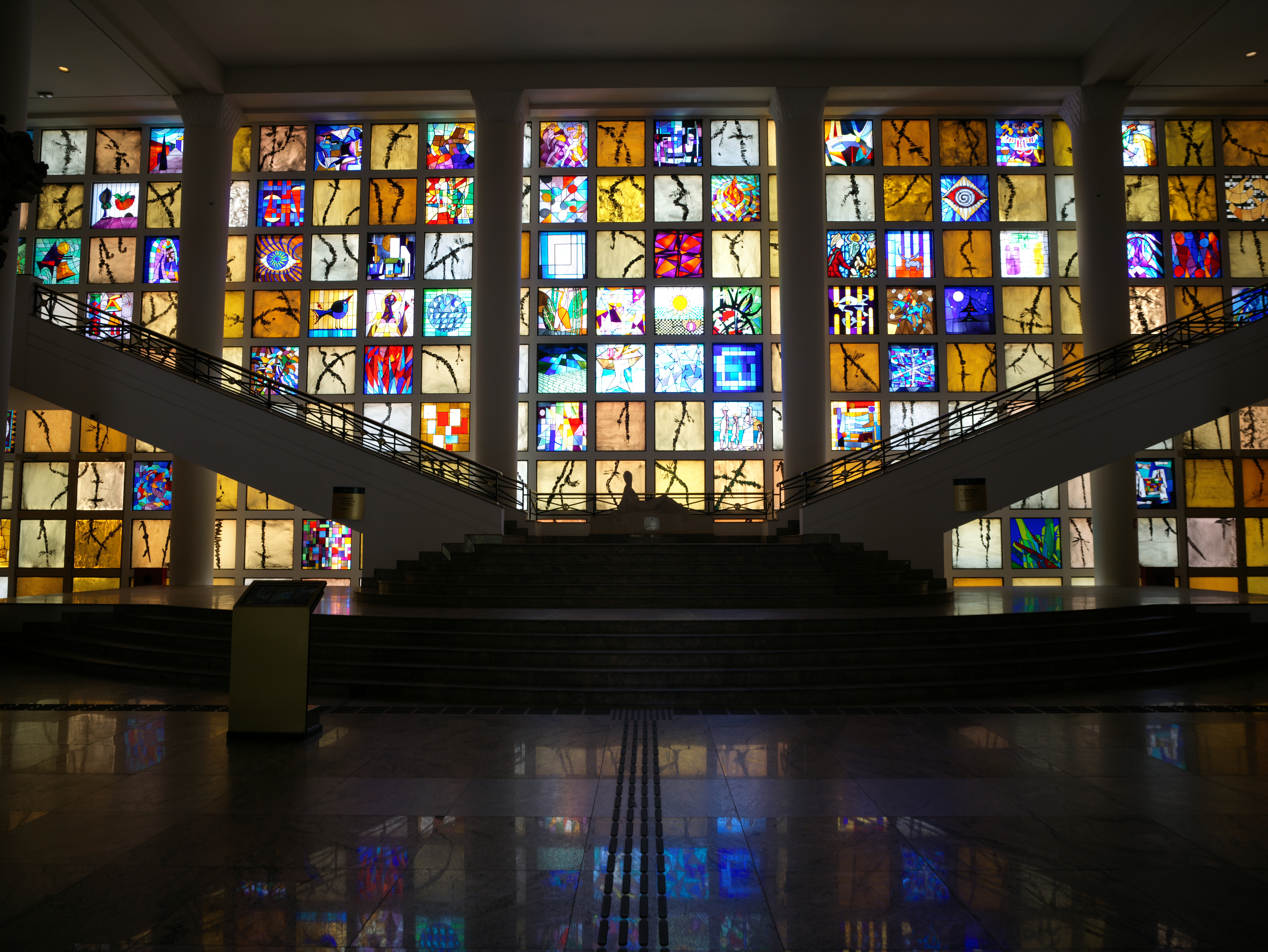 B0146913 Vitrais de Claudia Andujar e prédio de arquiteto francês: confira curiosidades sobre a Faap