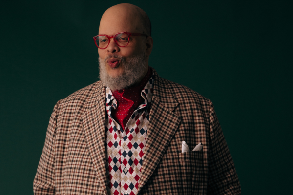 Ed Motta traz a turnê ‘Manual Prático 30 Anos’ a São Paulo