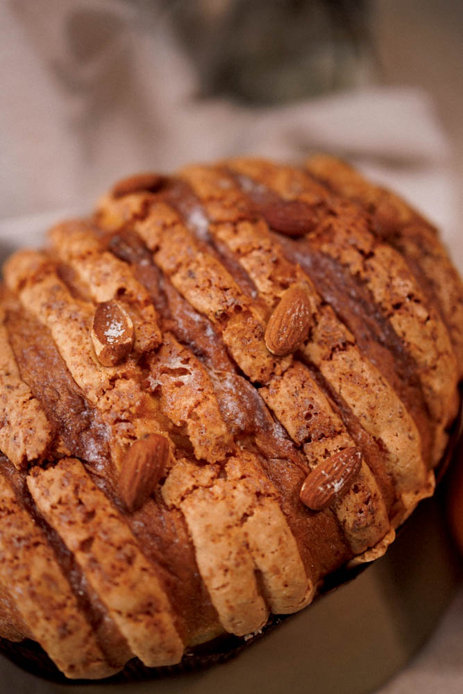 pão com amêndoas em cima