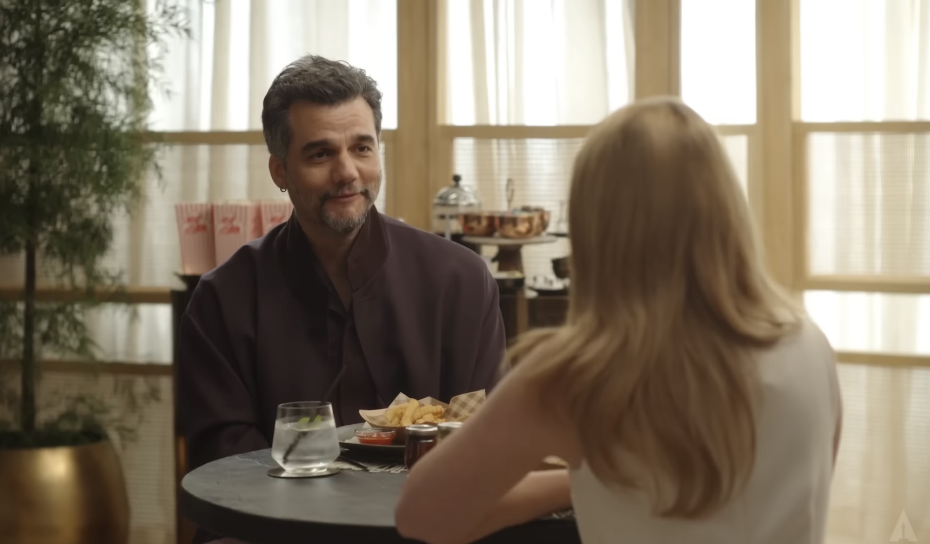 Wagner Moura em conversa com Amelia Dimoldenberg: ator baiano está indicado ao Oscar 2026