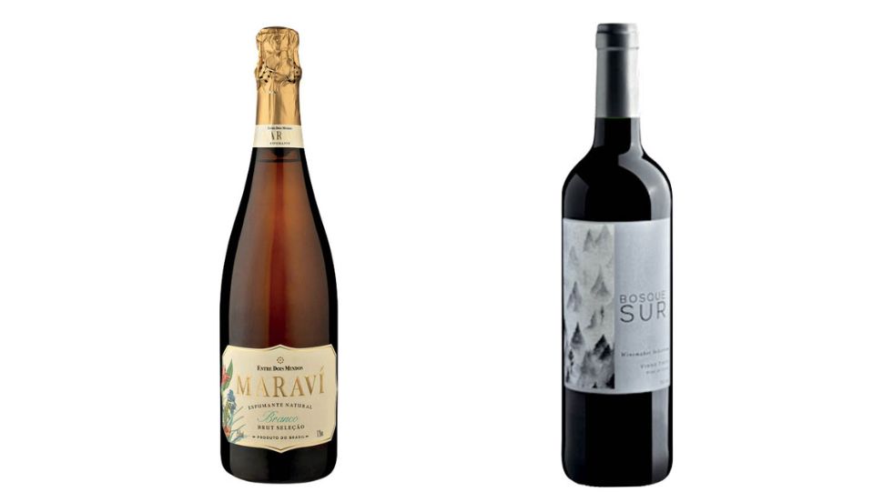 duas garrafas com fundo branco