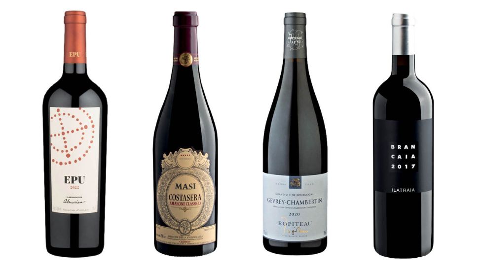 quatro garrafas com fundo branco